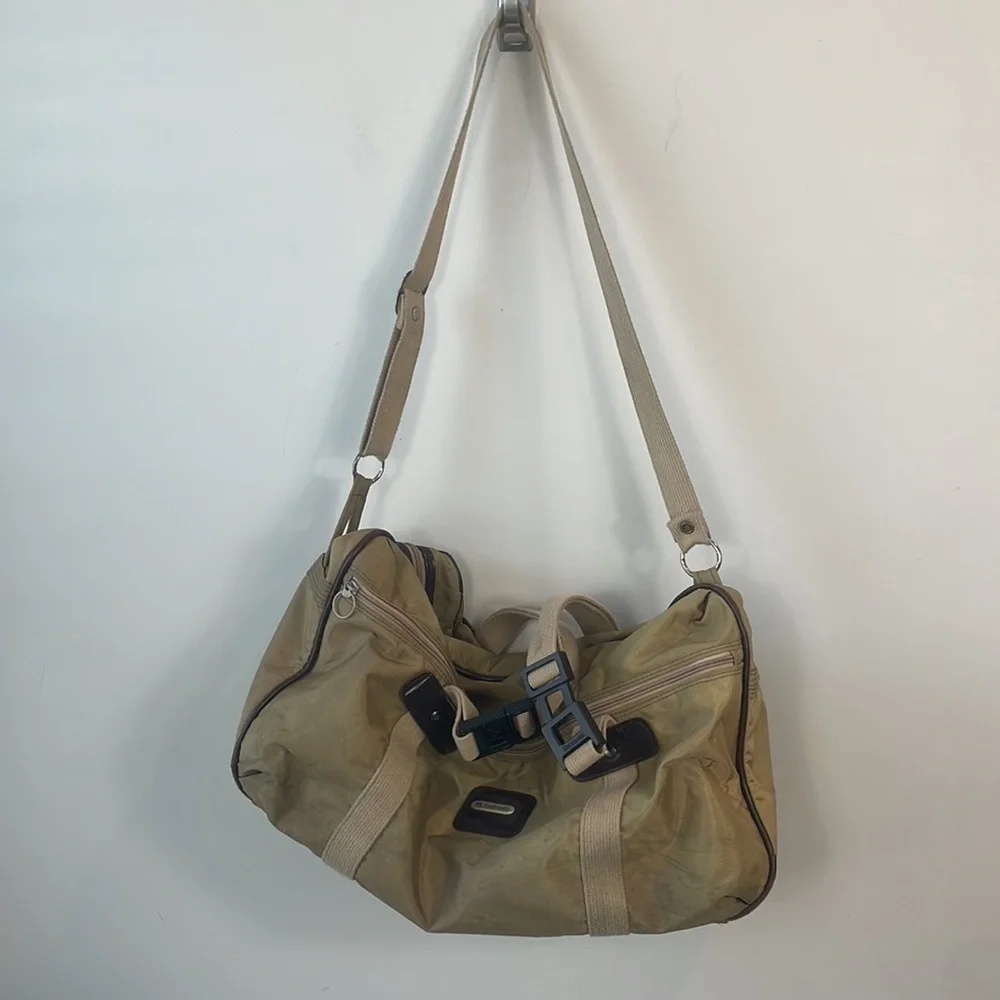 Samsonite duffel bag carry on size flawed